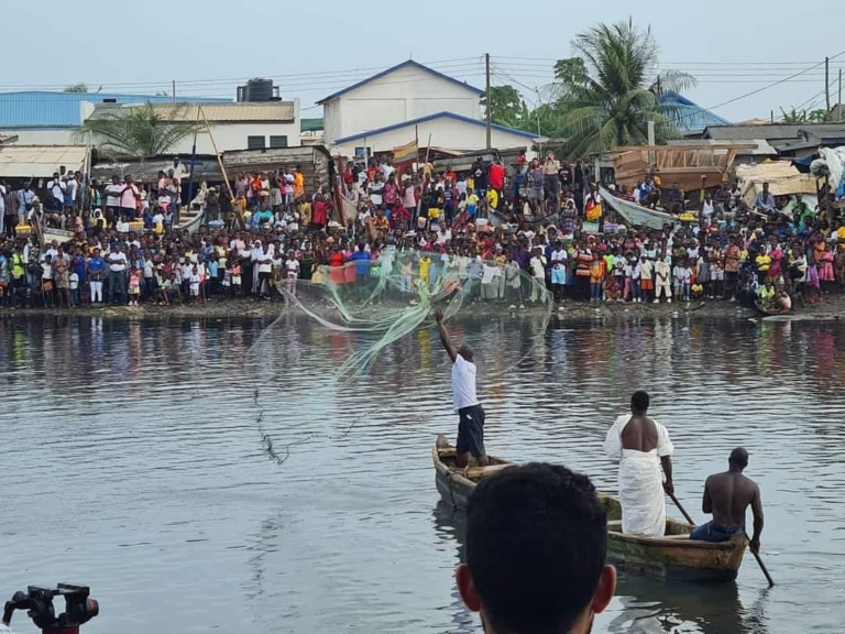 Elmina's paramount chief dances to 'Buga' in his palanquin