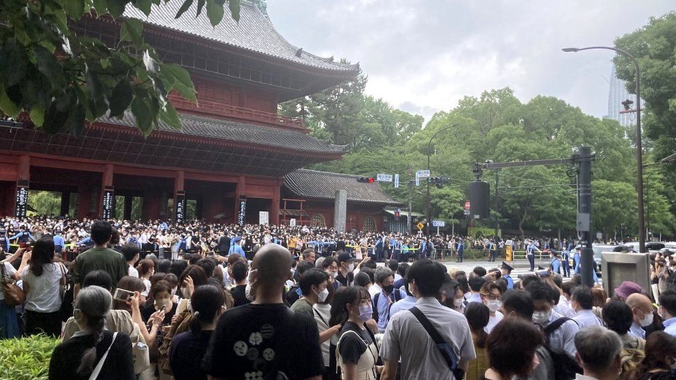 Japanese mourners pay last respects to ex-Prime Minister Shinzo Abe at funeral