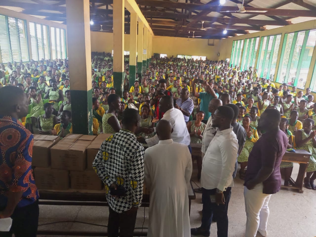 ASASCO final year students get mathematical sets from a philanthropist