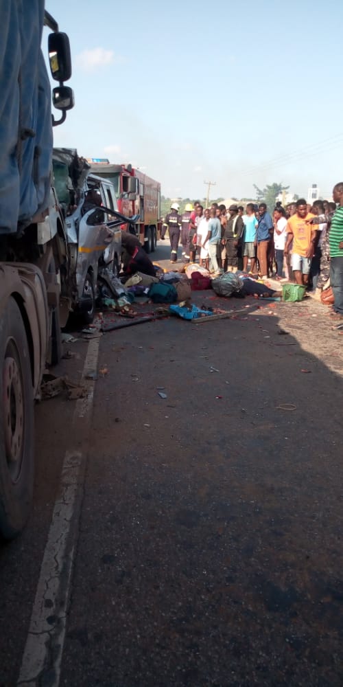 12 persons killed in accident on Elmina -Komenda junction road 12 persons killed in accident on Elmina -Komenda junction road