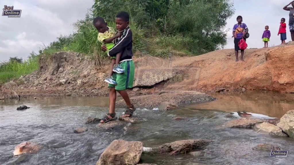 Pupils in Borteyman risk their lives through stream to access education