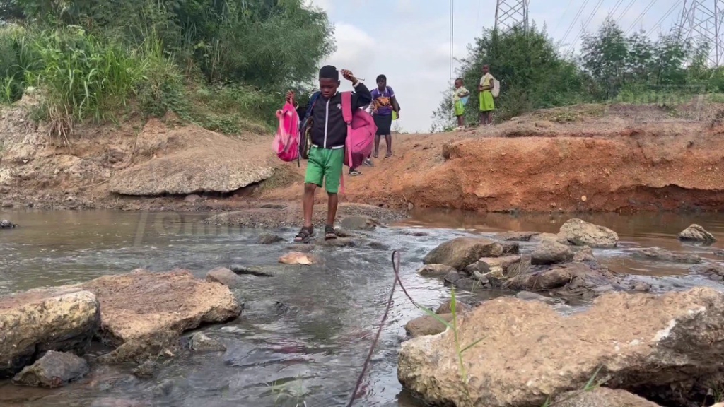 Pupils in Borteyman risk their lives through stream to access education