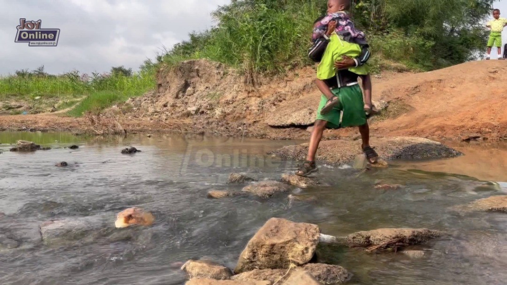 Pupils in Borteyman risk their lives through stream to access education