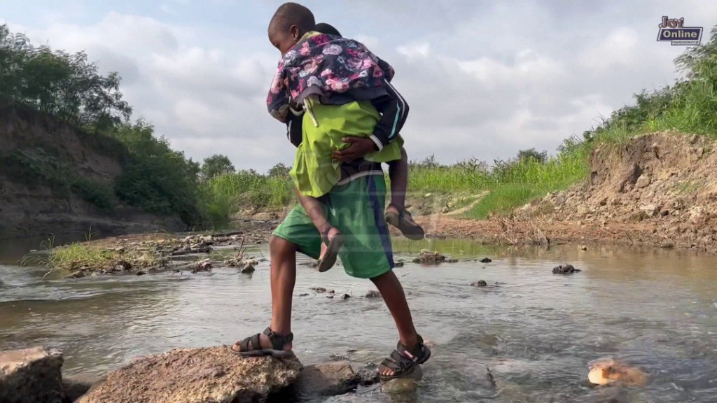 Pupils in Borteyman risk their lives through stream to access education