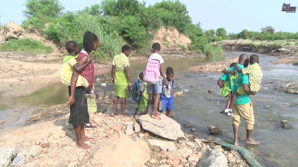 Pupils in Borteyman risk their lives through storm drain to access education