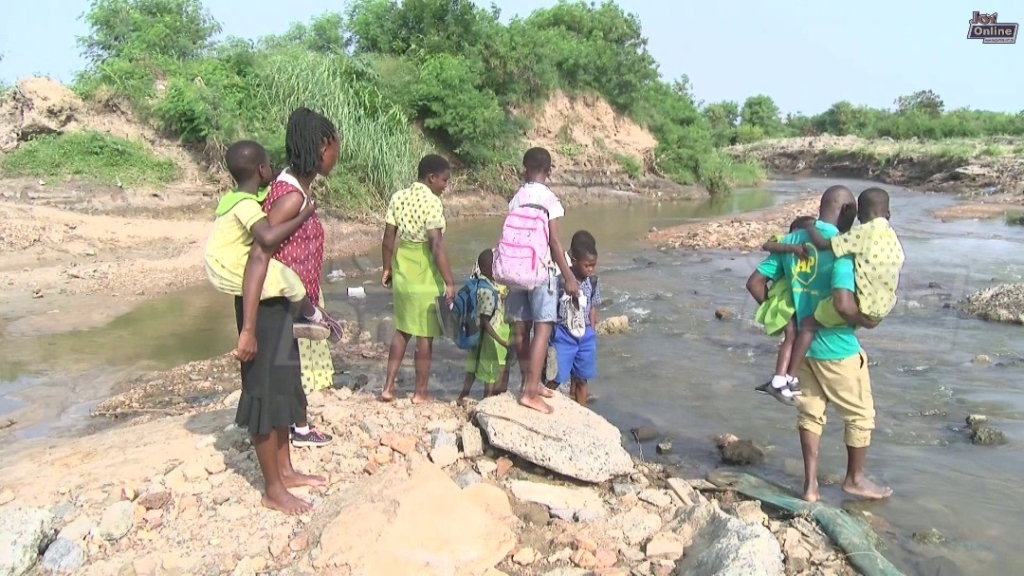 Pupils in Borteyman risk their lives through stream to access education