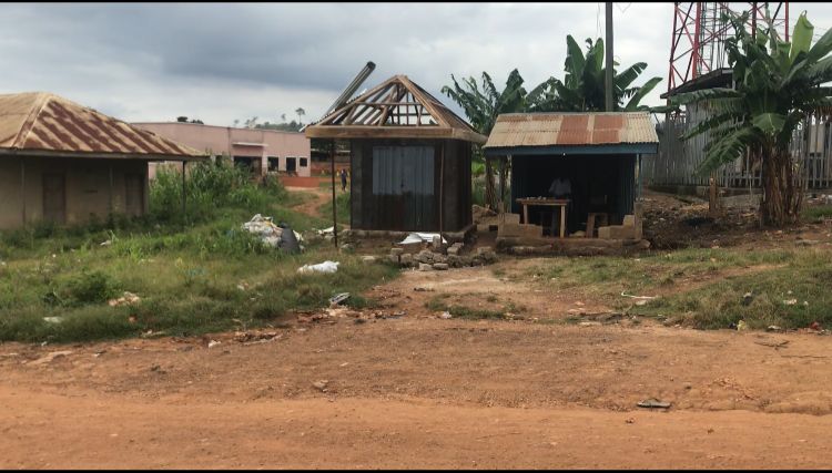 Irate residents of Akropong Kokoben damage properties of Police over death of suspect in cell