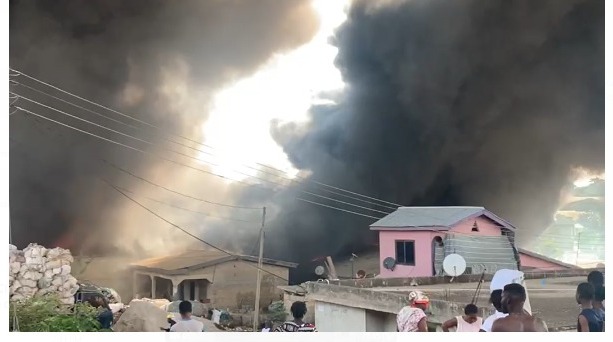 Fire outbreak in Kronum community in Ashanti, 1 trapped Fire outbreak in Kronum community in Ashanti, 1 trapped