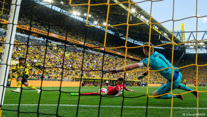 Bundesliga: Borussia Dortmund tempering great expectations after holding off Bayer Leverkusen