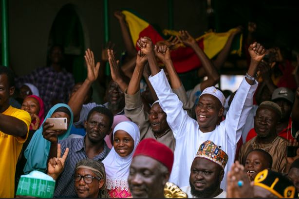 Photos: Mahama supports Kumasi Sofoline Mosque Project