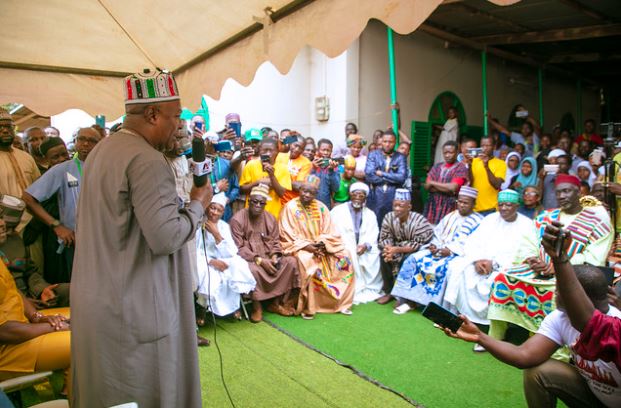 Photos: Mahama supports Kumasi Sofoline Mosque Project