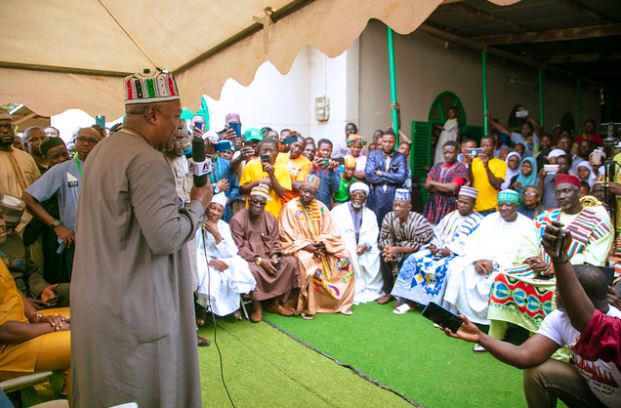 Photos: Mahama supports Kumasi Sofoline Mosque Project Photos: Mahama supports Kumasi Sofoline Mosque Project