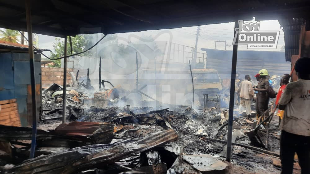 3 Ford vans and Opel Kadett vehicle burnt in Kumasi