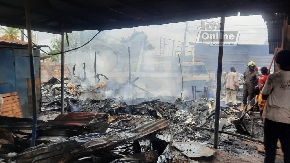 3 Ford vans and Opel Kadett vehicle burnt in Kumasi 3 Ford vans and Opel Kadett vehicle burnt in Kumasi