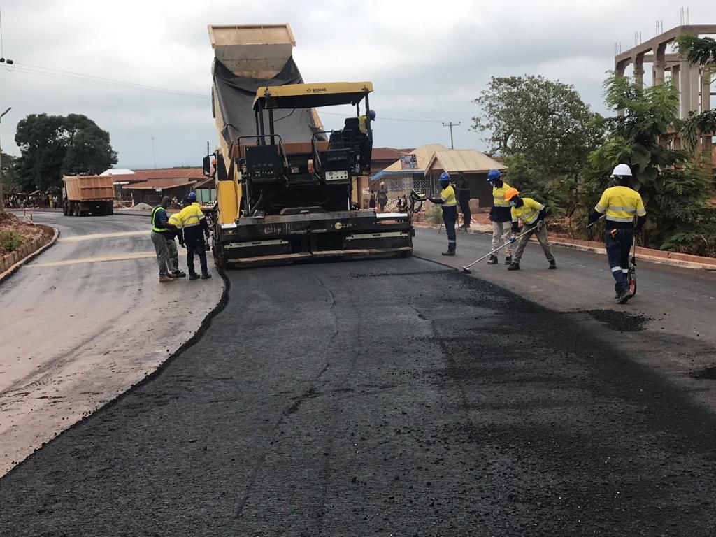 1.5km of Hwidiem-Kenyasi road asphalted as contractors accelerate works to complete project 1.5km of Hwidiem-Kenyasi road asphalted as contractors accelerate works to complete project