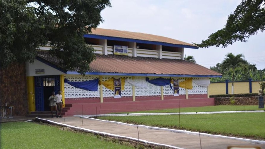 1972 year group of Opoku Ware School refurbishes assembly hall