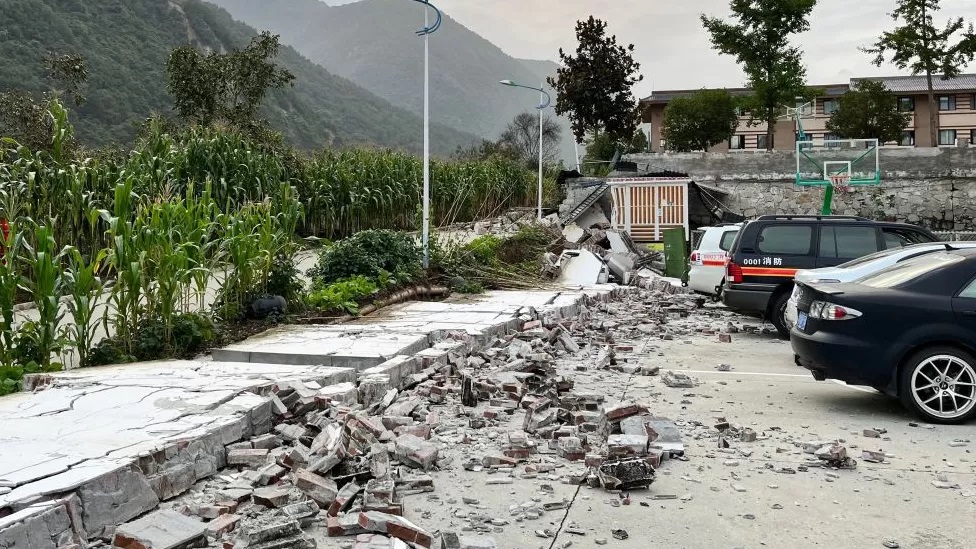 65 dead as earthquake rocks China in lockdown