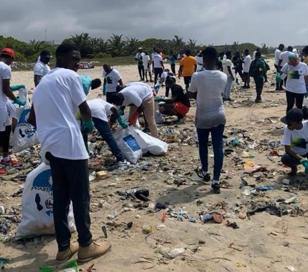 Global Citizen holds beach clean-up exercise in build-up to its Accra festival