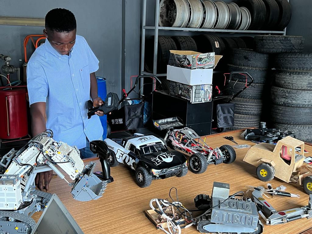 Ibrahim Mahama pledges to support young Ghanaian inventor