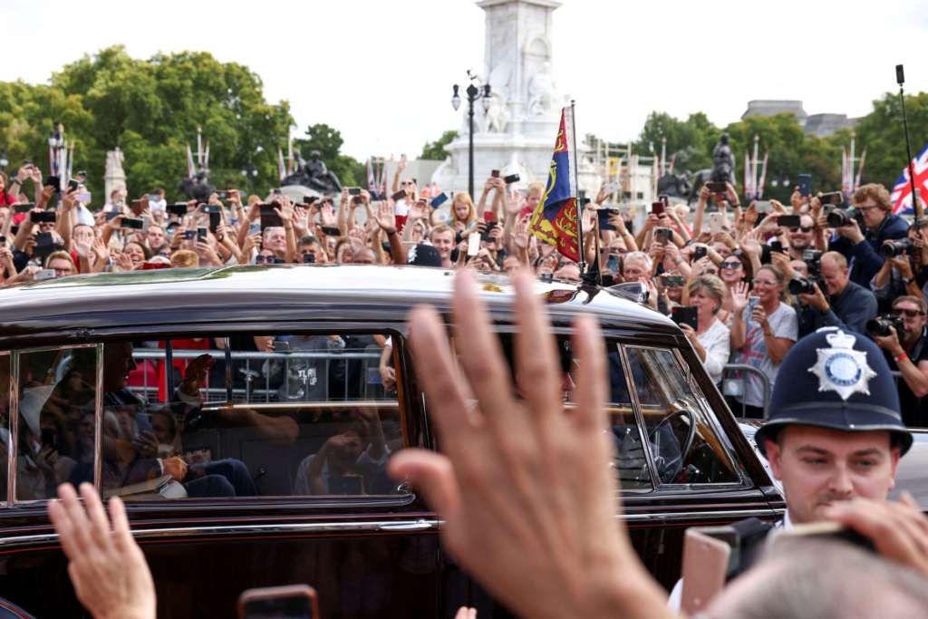 Queen Elizabeth II's coffin arrives in Edinburgh, mourners line streets to pay their respects