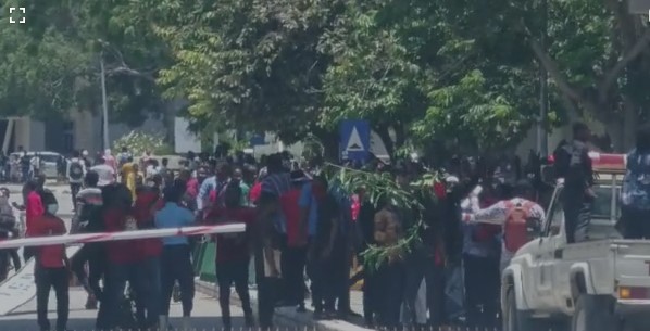 Police fire tear gas to disperse protesting final year UEW students Police fire tear gas to disperse protesting final year UEW students