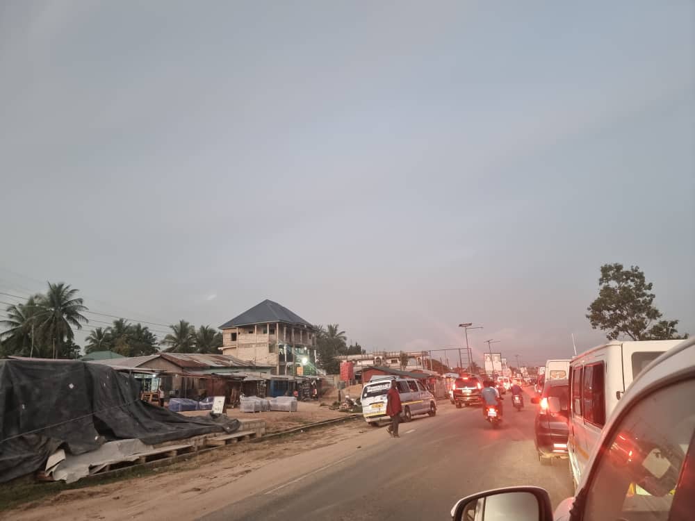 Photos: ‘Trotro’ drivers use road shoulders to evade traffic on Kasoa-Senya-Bereku stretch