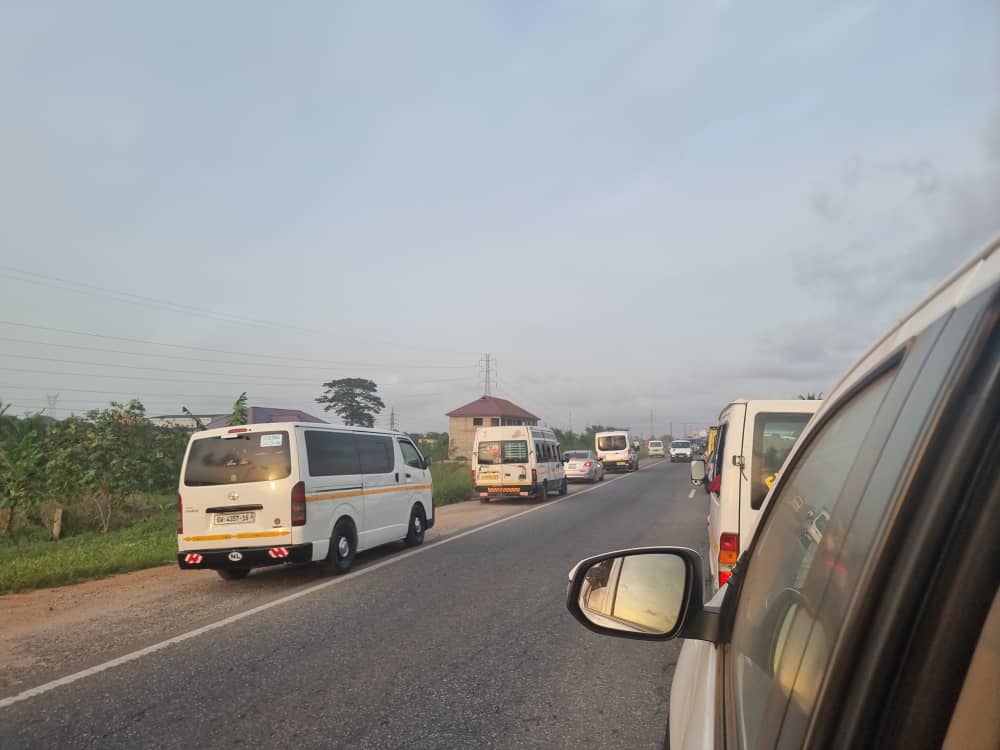 Photos: ‘Trotro’ drivers use road shoulders to evade traffic on Kasoa-Senya-Bereku stretch