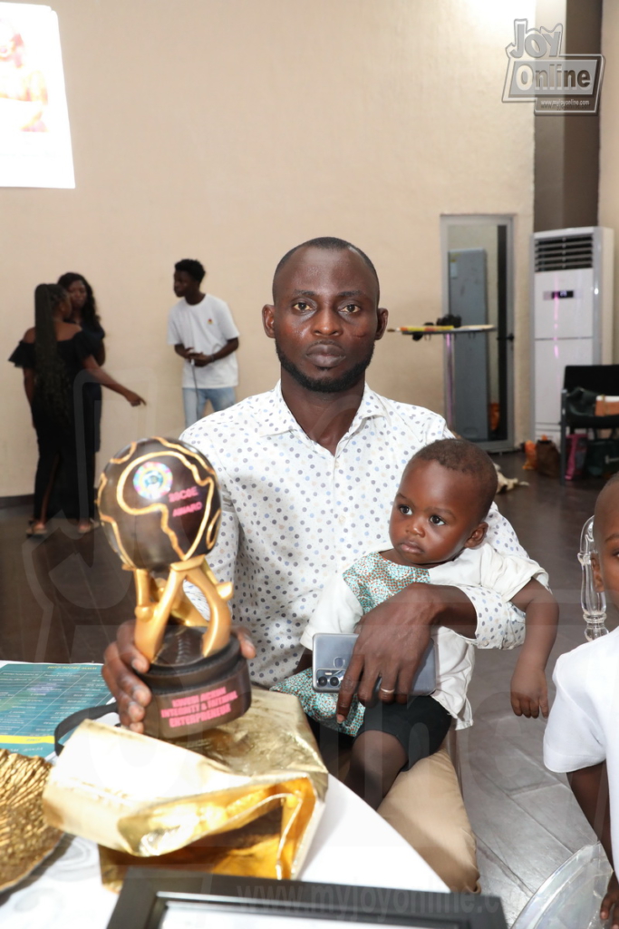 Taxi driver who returned over ¢8k to trader receives international integrity award