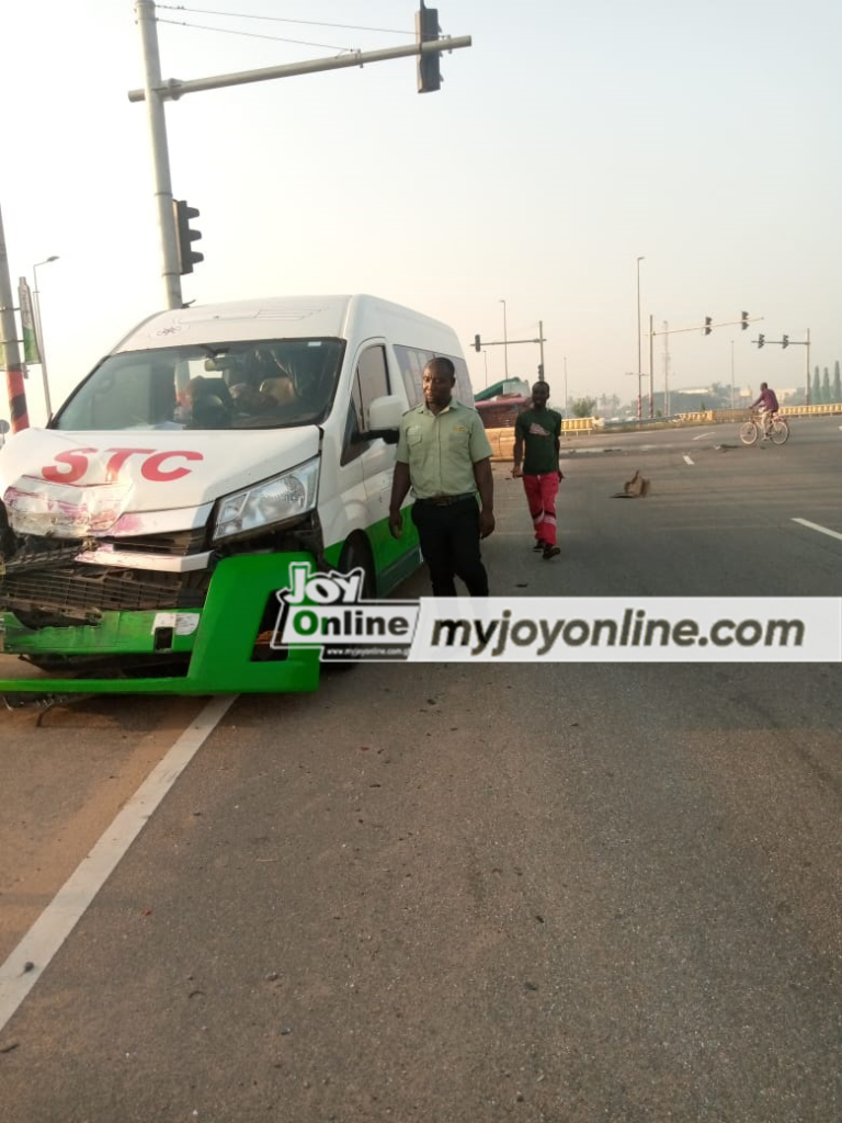 STC bus and pick-up truck crash on Accra-Tema motorway STC bus and pick-up truck crash on Accra-Tema motorway