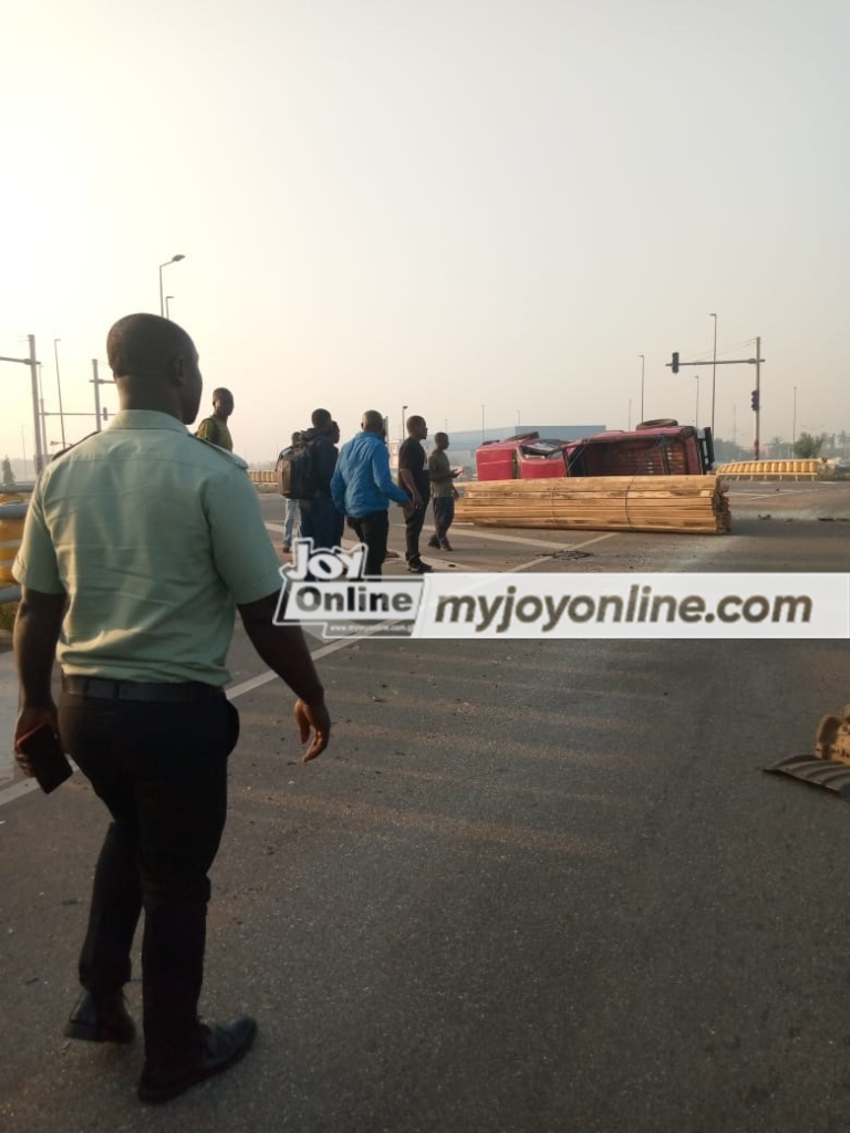 STC bus and pick-up truck crash on Accra-Tema motorway STC bus and pick-up truck crash on Accra-Tema motorway