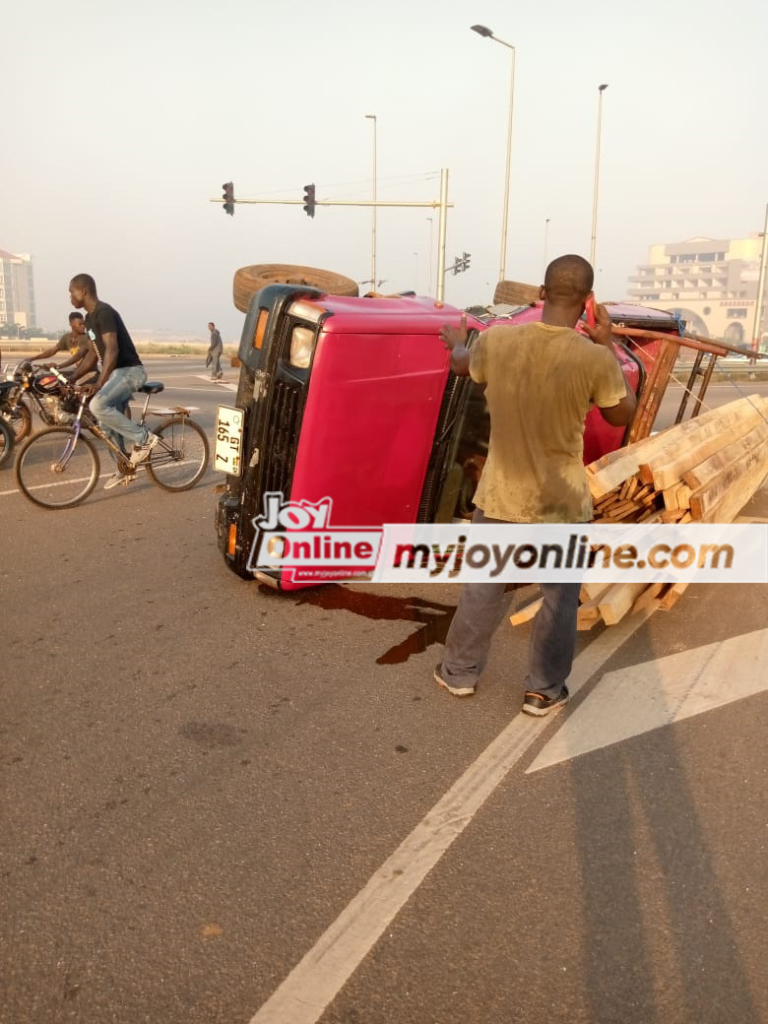 STC bus and pick-up truck crash on Accra-Tema motorway