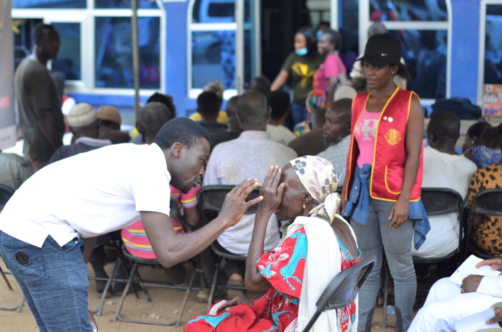 500 residents of Suame magazine access free eye screening by Lions Club International, District 418