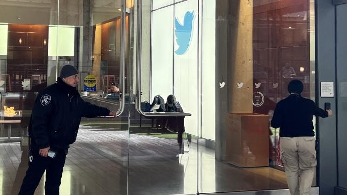 Court blocks Elon Musk from firing top Twitter executive Court blocks Elon Musk from firing top Twitter executive