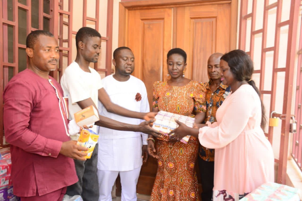 1997 year group of Weweso JHS donates to alma mater after Luv News reportage