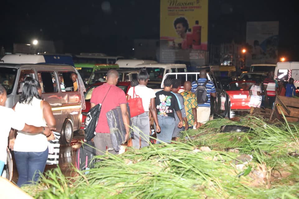 Hundreds stranded on Accra - Kasoa road after downpour