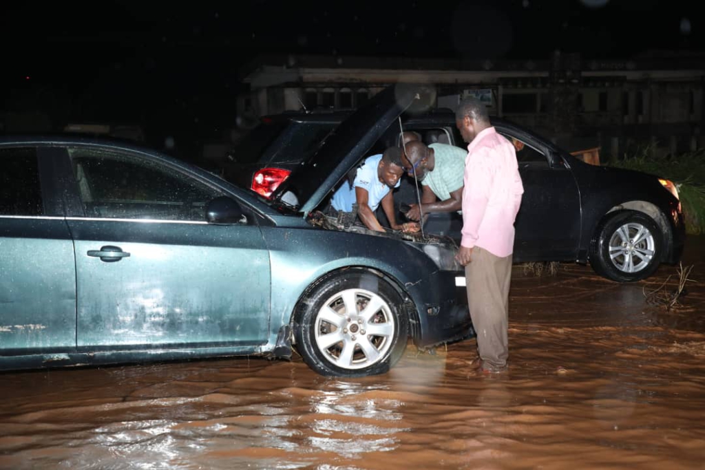 Hundreds stranded on Accra - Kasoa road after downpour