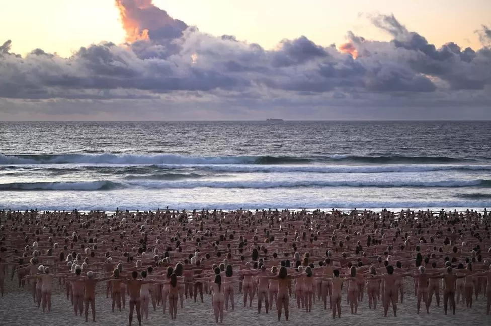Naked volunteers pose for Tunick artwork on Bondi Beach