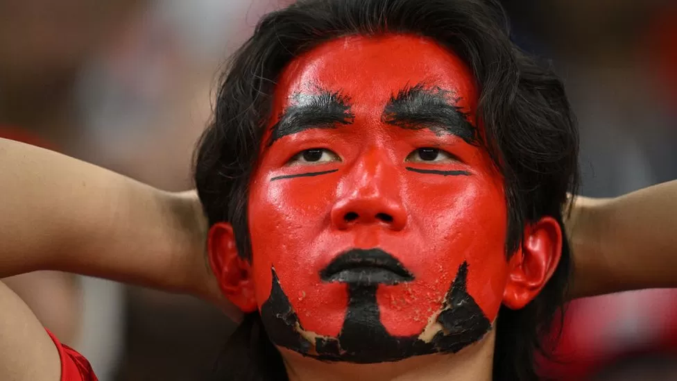 China Covid: Chinese TV censors shots of maskless World Cup fans