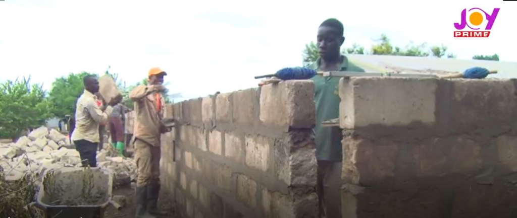 Building a Village Dream: Mafi Anfoe youth construct teachers' bungalow to improve education