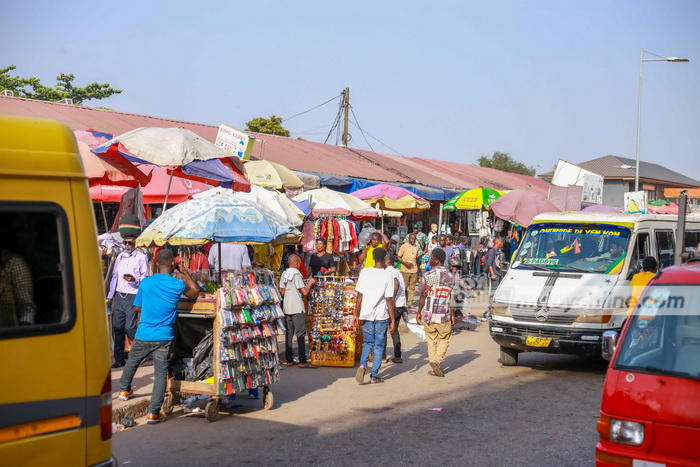 Accra: Traders take over bus stops Accra: Traders take over bus stops