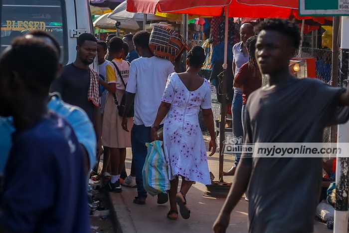 Accra: Traders take over bus stops Accra: Traders take over bus stops