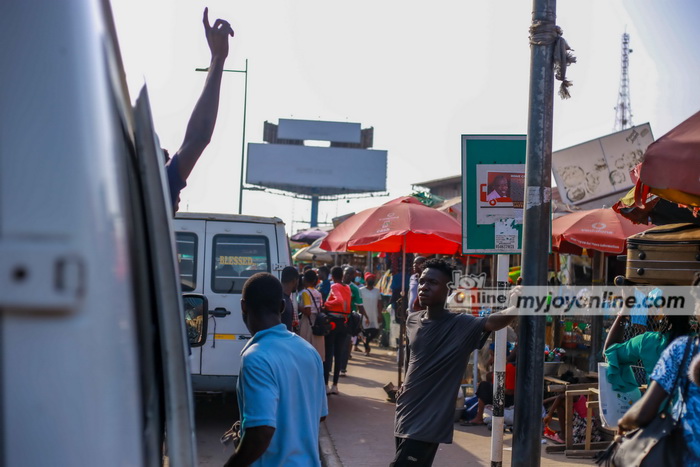 Accra: Traders take over bus stops