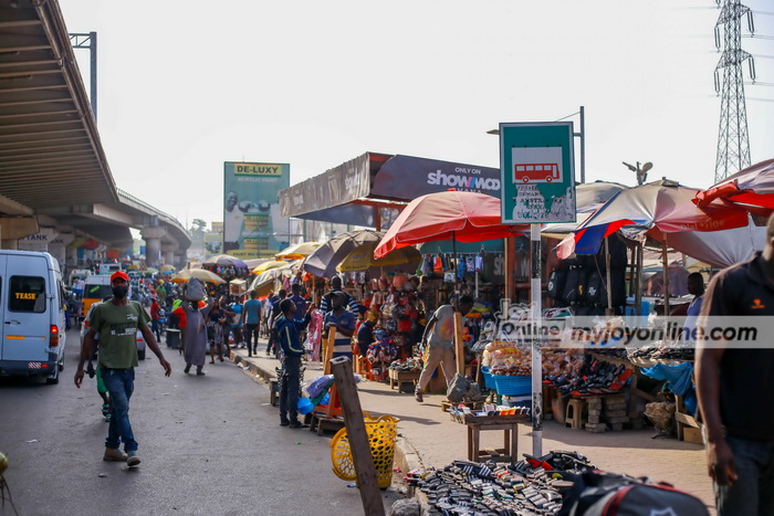 Accra: Traders take over bus stops