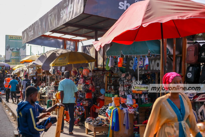 Accra: Traders take over bus stops Accra: Traders take over bus stops