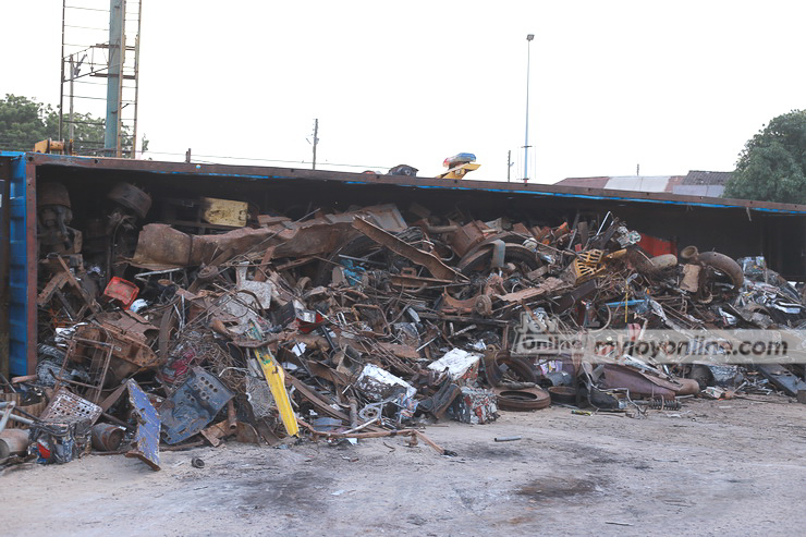 Falling truck spills scrap at Achimota Overhead, causes gridlock