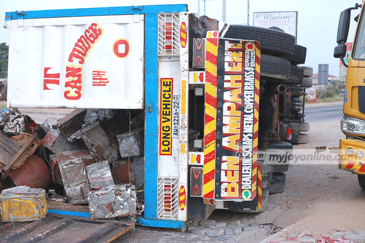 Falling truck spills scrap at Achimota Overhead, causes gridlock