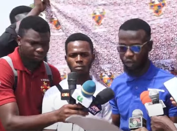 UG Management and security prevent students from holding news conference on campus