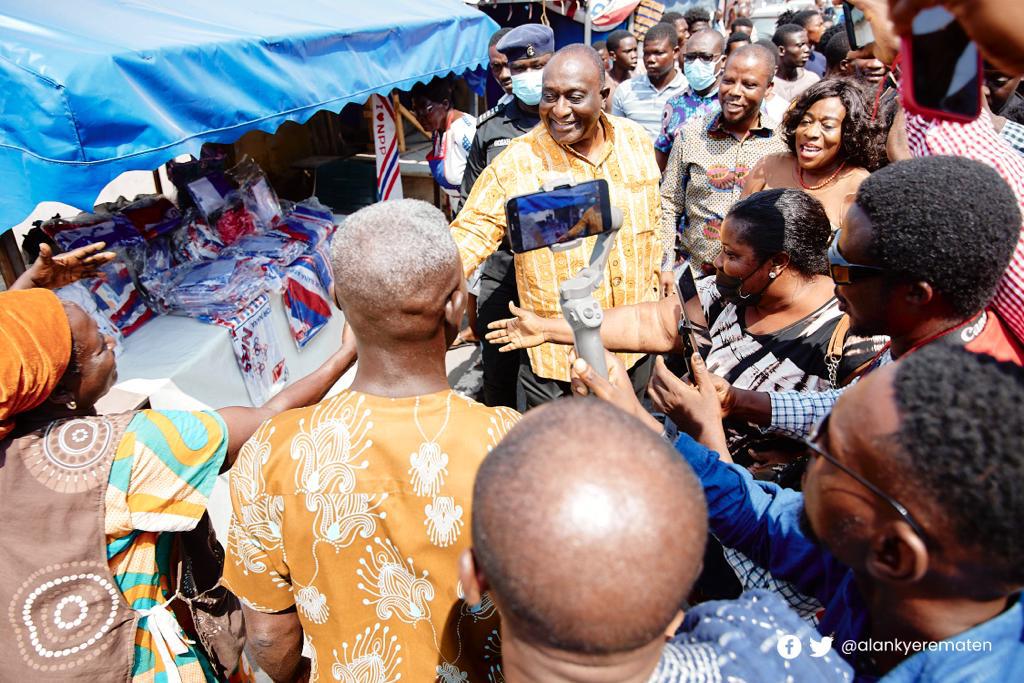 Alan Kyerematen mobbed by NPP grassroots at party’s headquarters Alan Kyerematen mobbed by NPP grassroots at party’s headquarters