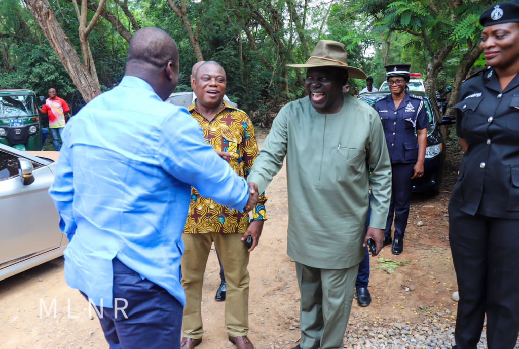 Lands Minister reopens Accra Zoo to public