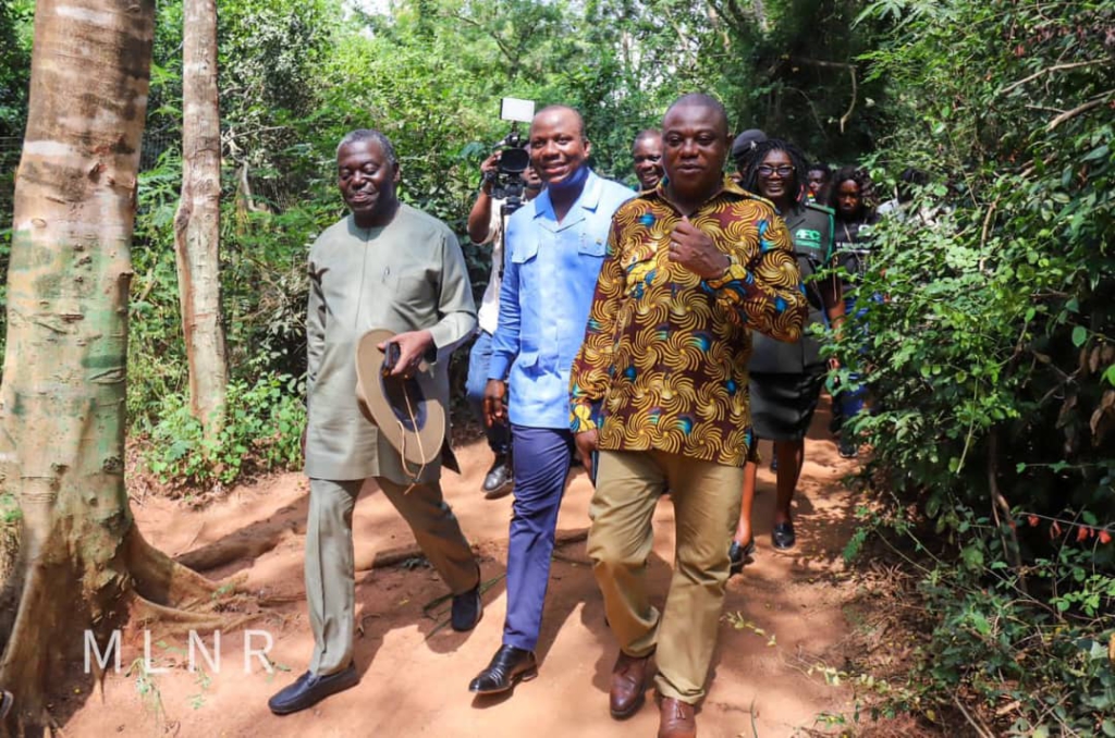 Lands Minister reopens Accra Zoo to public